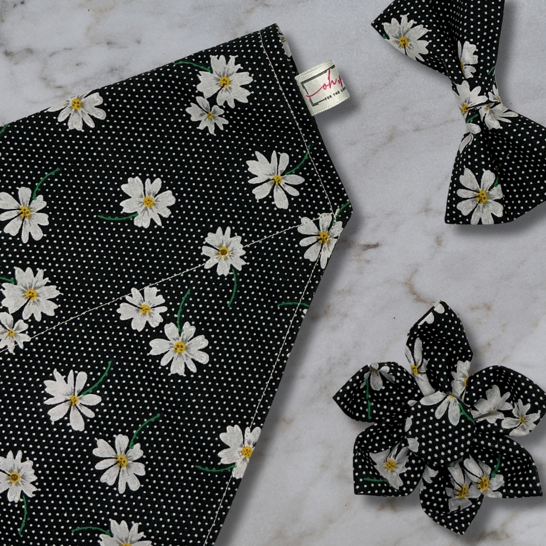Mono Magic: Daisy Collar Flower
