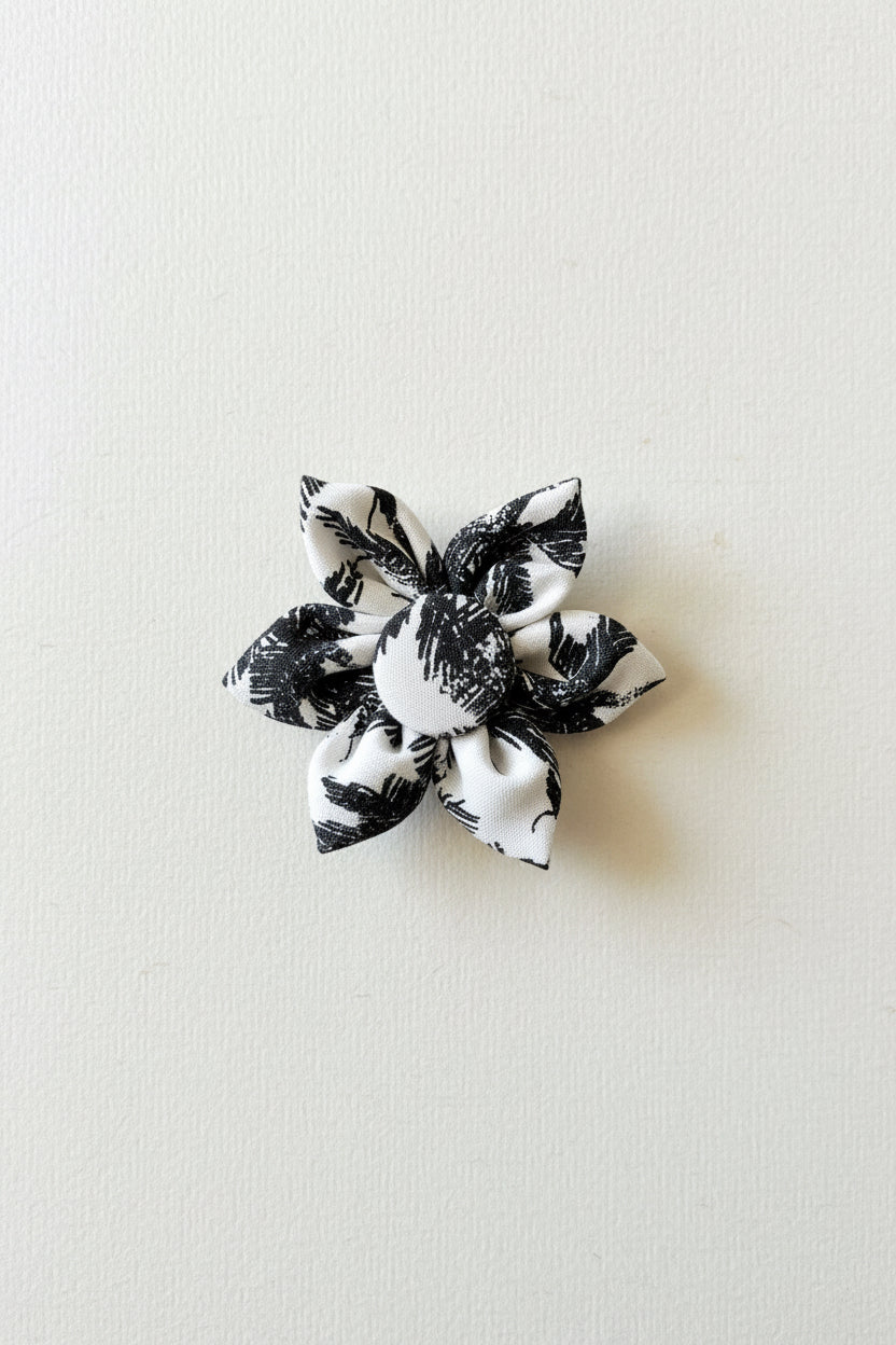 Tropical Tails Collar Flower