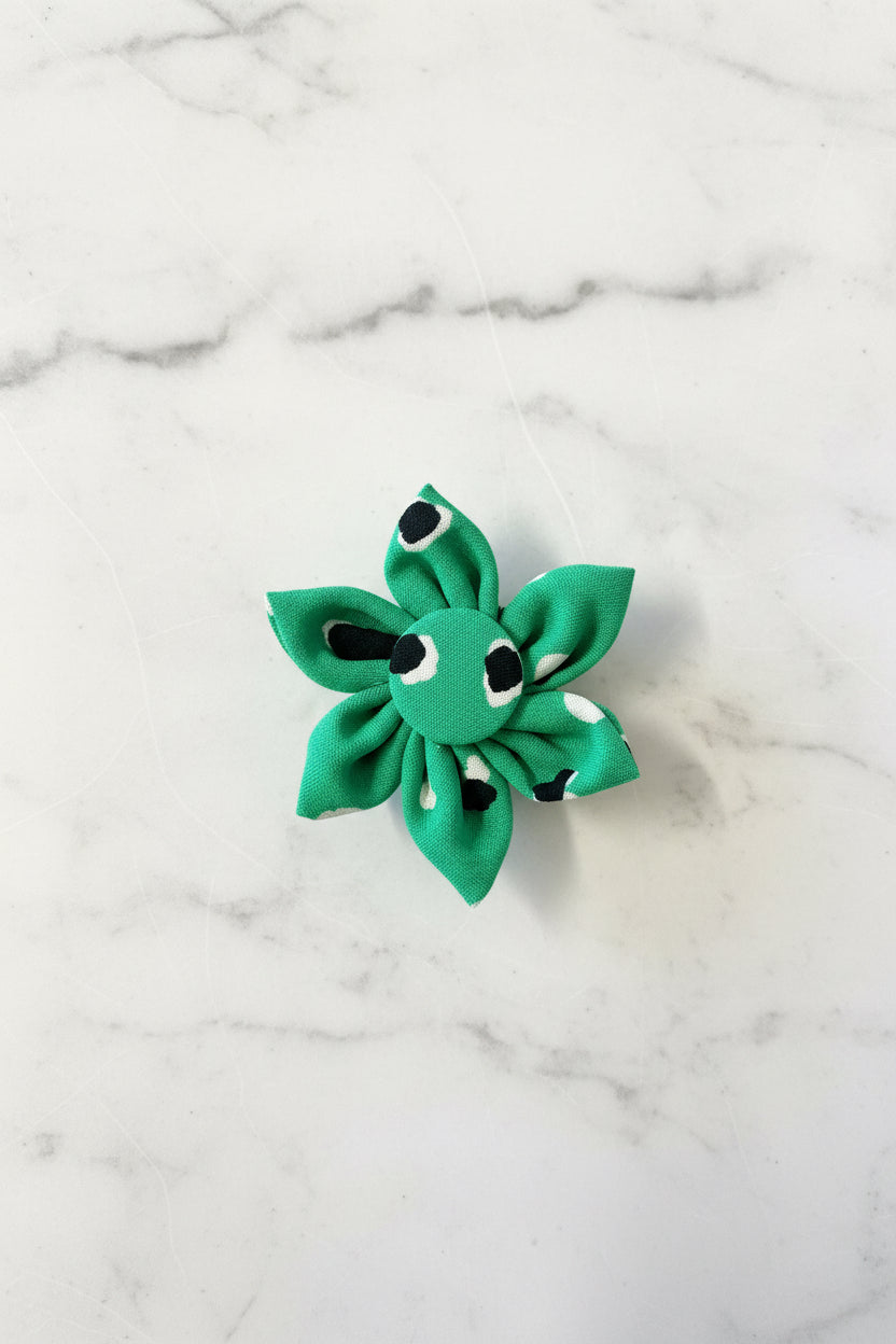 Out Of Line Collar Flower
