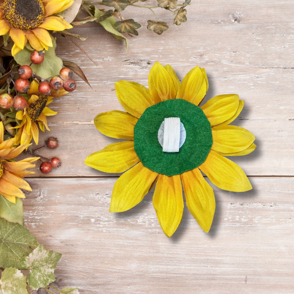 Retro Sunbeam Collar Flower
