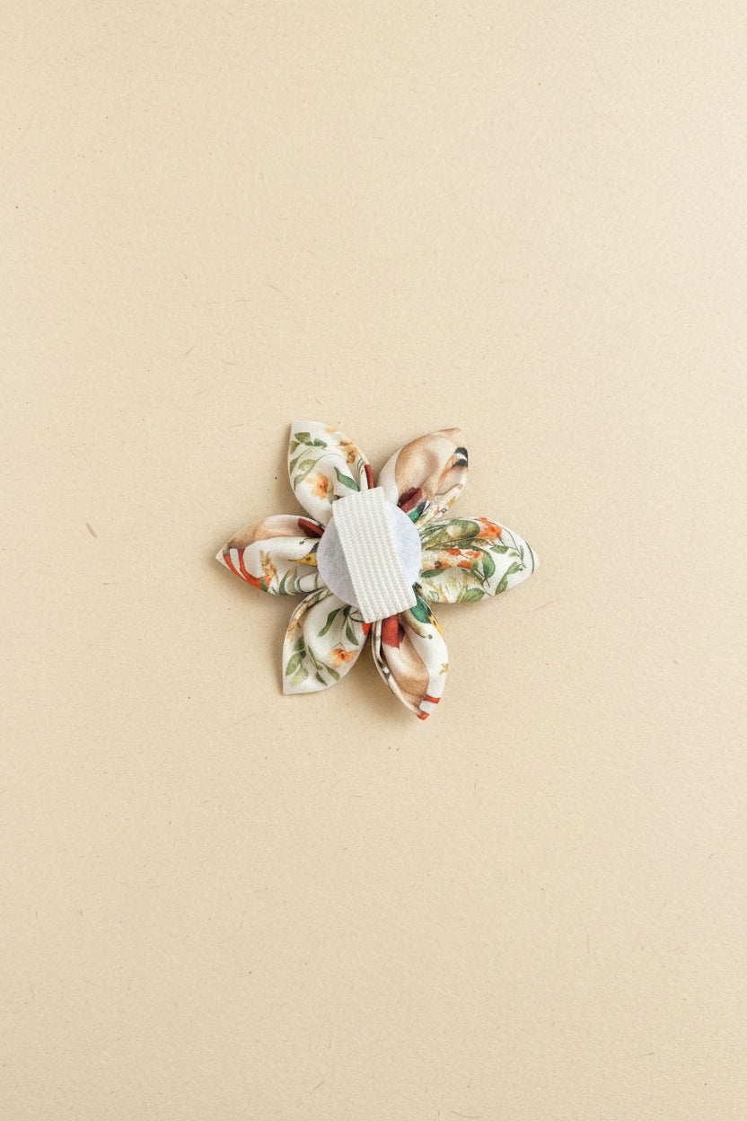 Duck Trails Collar Flower