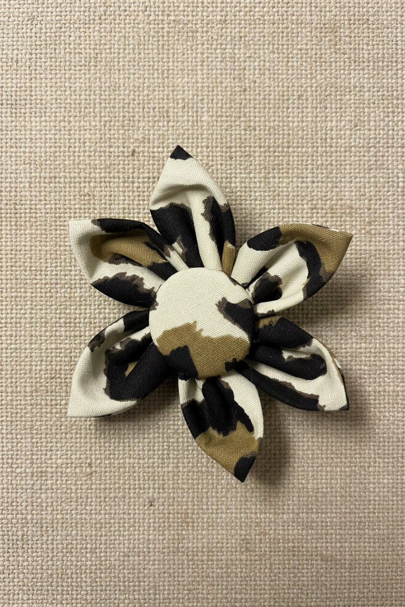 Leopard Print Collar Flower