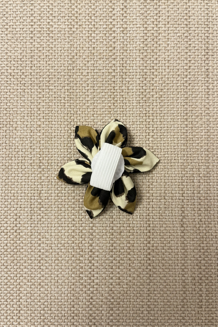 Leopard Print Collar Flower