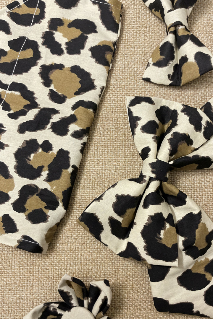 Leopard Print Collar Flower